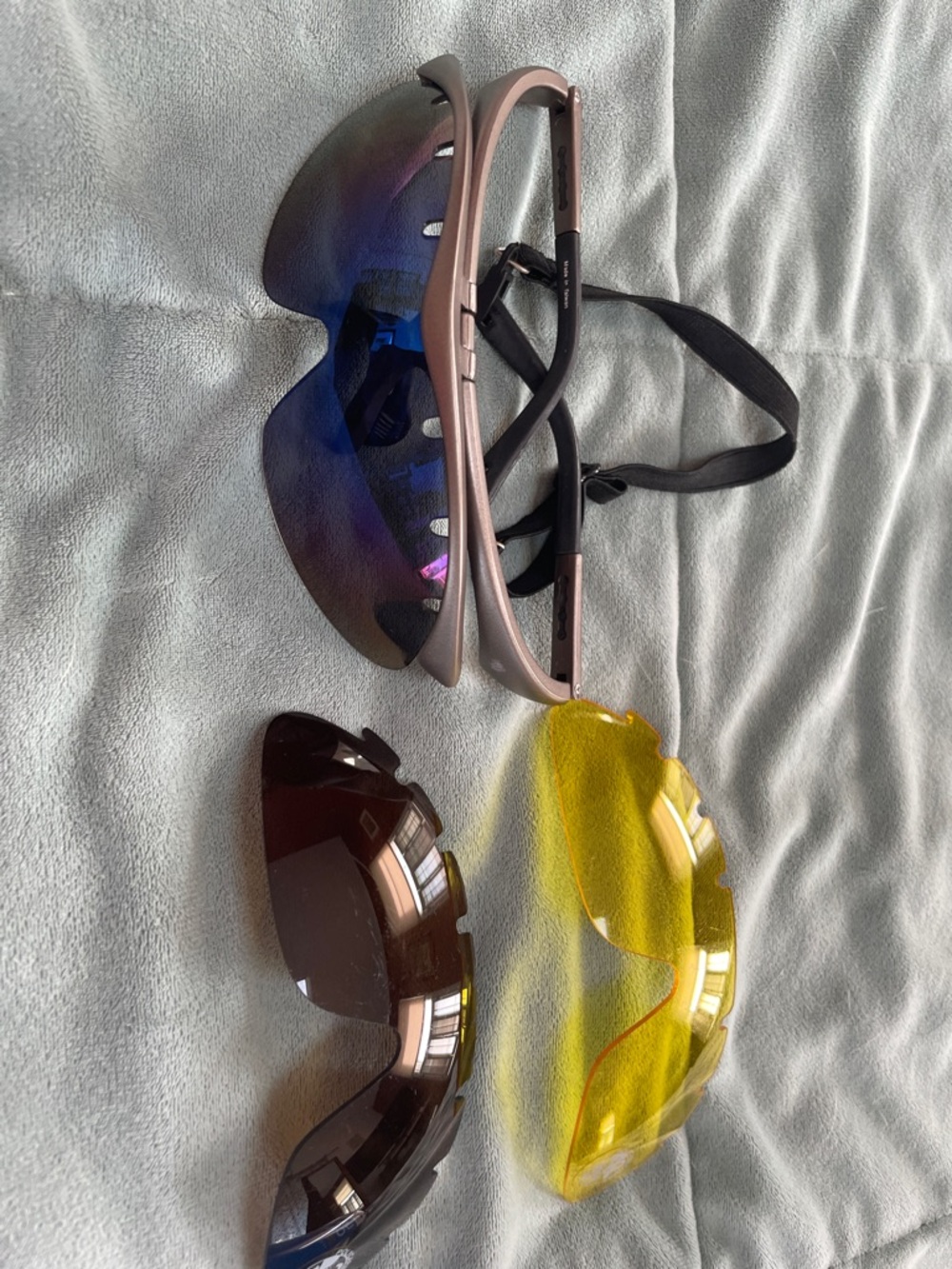 Sunglasses with removable lenses